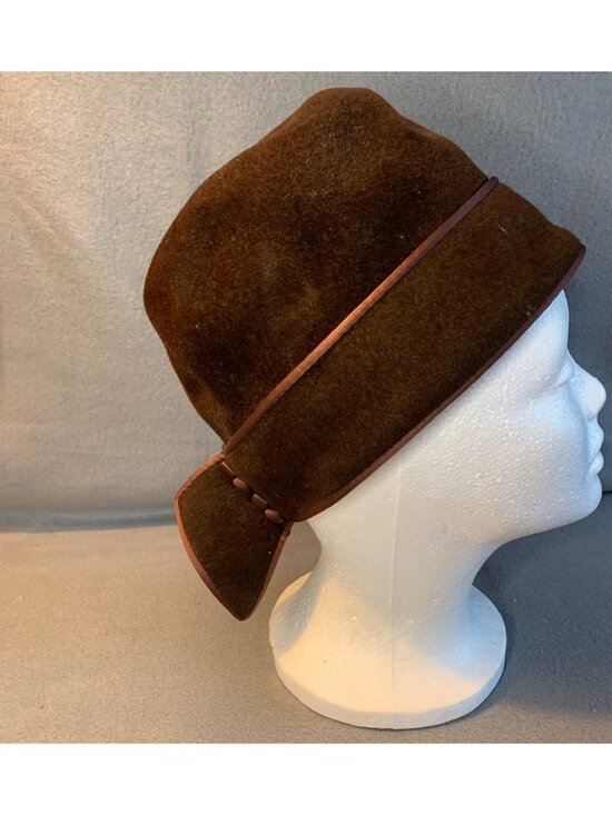 Ladies Brown Hat with 4 Satin Buttons and Trim Size Medium 22 Vintage main image 4